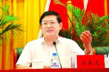 楊春光:國家公務員局黨組成員、副局長